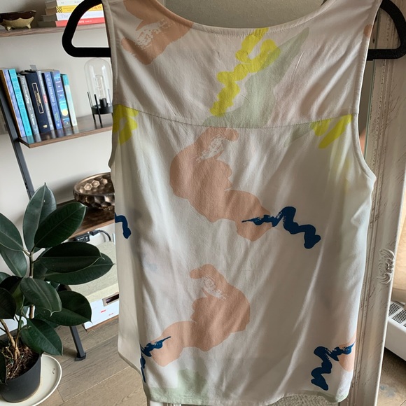 Pretty white tank top - Picture 2 of 3